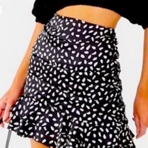 Leche Black & White Polka Dot Pattern Ruched Ruffle Trim Skirt L